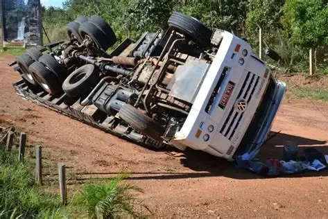 URGENTE: Caminhão que Transportava Combustível Tomba na Zona Rural de Esperantinópolis-MA